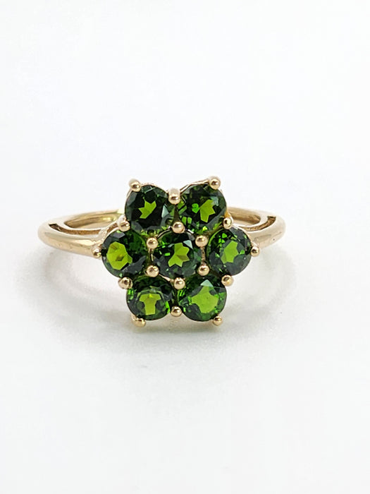 1580: Vintage; 9ct Gold Green Diopsides Flowerhead Ring- Captivating cluster