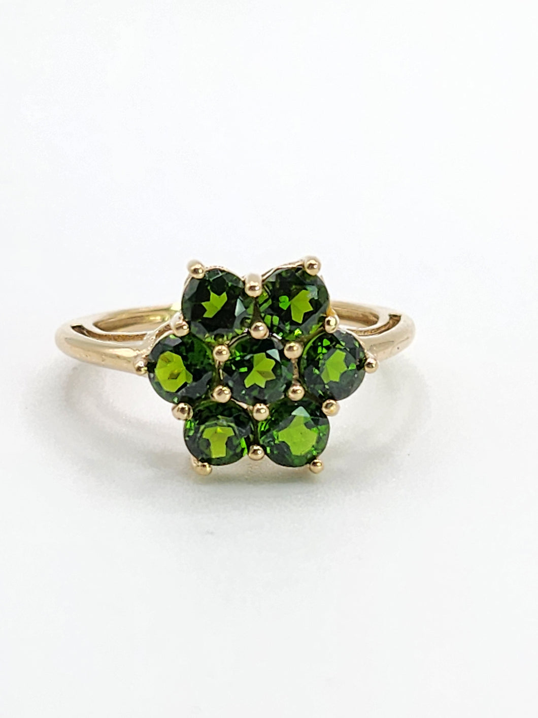 1580: Vintage; 9ct Gold Green Diopsides Flowerhead Ring- Captivating cluster
