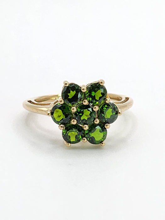 1580: Vintage; 9ct Gold Green Diopsides Flowerhead Ring- Captivating cluster