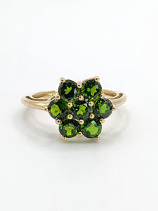 1580: Vintage; 9ct Gold Green Diopsides Flowerhead Ring- Captivating cluster