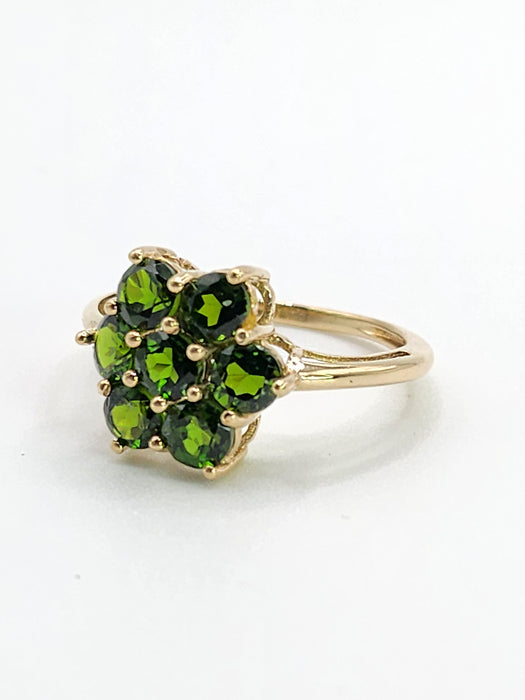 1580: Vintage; 9ct Gold Green Diopsides Flowerhead Ring- Captivating cluster