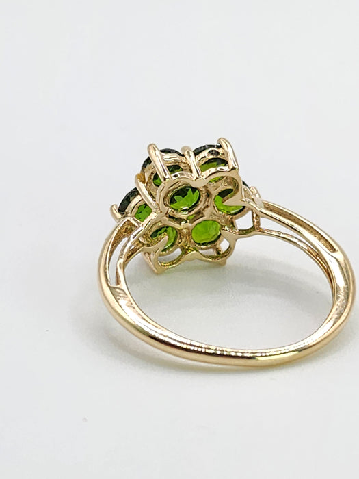 1580: Vintage; 9ct Gold Green Diopsides Flowerhead Ring- Captivating cluster