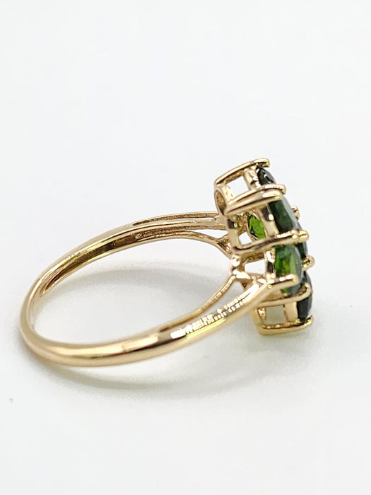 1580: Vintage; 9ct Gold Green Diopsides Flowerhead Ring- Captivating cluster