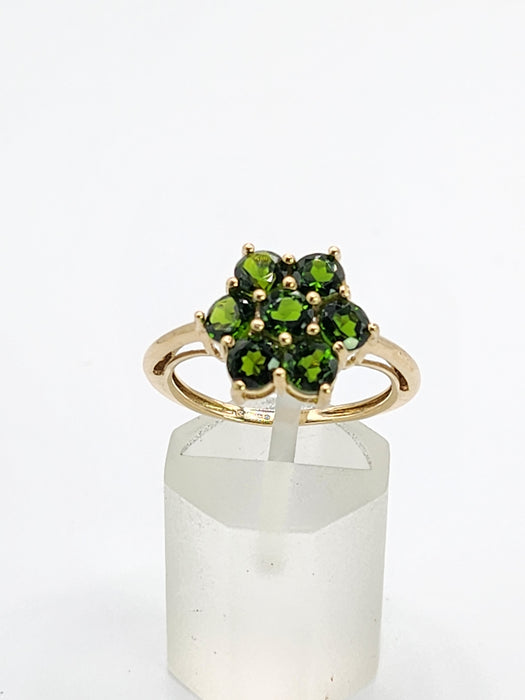 1580: Vintage; 9ct Gold Green Diopsides Flowerhead Ring- Captivating cluster