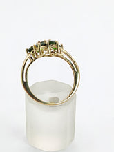 Cargar imagen en el visor de la galería, 1580: Vintage; 9ct Gold Green Diopsides Flowerhead Ring- Captivating cluster
