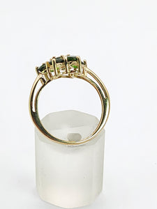 1580: Vintage; 9ct Gold Green Diopsides Flowerhead Ring- Captivating cluster