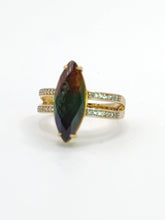 Cargar imagen en el visor de la galería, 1791: Vintage: 9ct Gold Tri-Coloured &amp; Glacier White Topaz Cocktail Ring- a beauty
