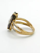 Cargar imagen en el visor de la galería, 1791: Vintage: 9ct Gold Tri-Coloured &amp; Glacier White Topaz Cocktail Ring- a beauty
