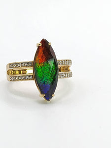 1791: Vintage: 9ct Gold Tri-Coloured & Glacier White Topaz Cocktail Ring- a beauty