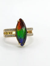 Cargar imagen en el visor de la galería, 1791: Vintage: 9ct Gold Tri-Coloured &amp; Glacier White Topaz Cocktail Ring- a beauty
