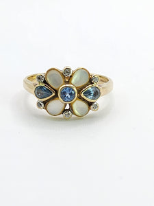1797: Vintage: 9ct Gold Moonstones, Sapphires, Blue Spinels Cocktail Ring- Splendid