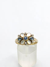 Cargar imagen en el visor de la galería, 1797: Vintage: 9ct Gold Moonstones, Sapphires, Blue Spinels Cocktail Ring- Splendid
