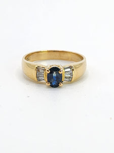 1616: Vintage: 18ct Gold Cornflower Blue Sapphire Baguette Diamonds Ring- FAB