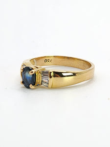 1616: Vintage: 18ct Gold Cornflower Blue Sapphire Baguette Diamonds Ring- FAB