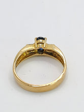 Cargar imagen en el visor de la galería, 1616: Vintage: 18ct Gold Cornflower Blue Sapphire Baguette Diamonds Ring- FAB
