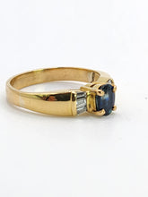 Cargar imagen en el visor de la galería, 1616: Vintage: 18ct Gold Cornflower Blue Sapphire Baguette Diamonds Ring- FAB
