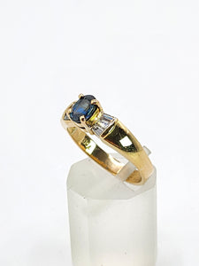 1616: Vintage: 18ct Gold Cornflower Blue Sapphire Baguette Diamonds Ring- FAB