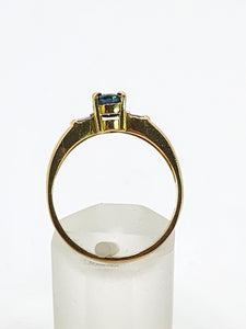 1616: Vintage: 18ct Gold Cornflower Blue Sapphire Baguette Diamonds Ring- FAB