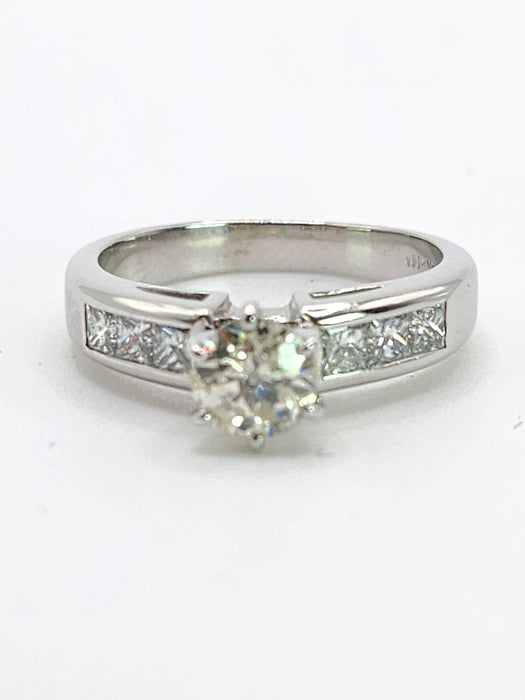 6517 Vintage: 14ct White Gold 1.40ct Diamond Solitaire (0.8ct) Ring with Princess Cut Shoulders