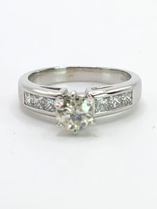 1703: Vintage: 14ct White Gold Diamonds (1.4ct) Ring- Divine, Dazzling, Natural (0.8ct Centre stone)