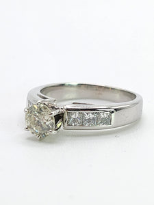 1703: Vintage: 14ct White Gold Diamonds (1.4ct) Ring- Divine, Dazzling, Natural (0.8ct Centre stone)