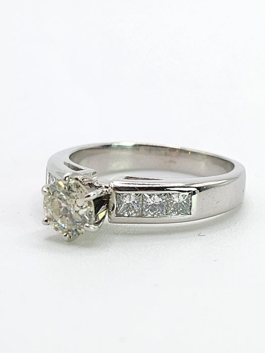 6517 Vintage: 14ct White Gold 1.40ct Diamond Solitaire (0.8ct) Ring with Princess Cut Shoulders