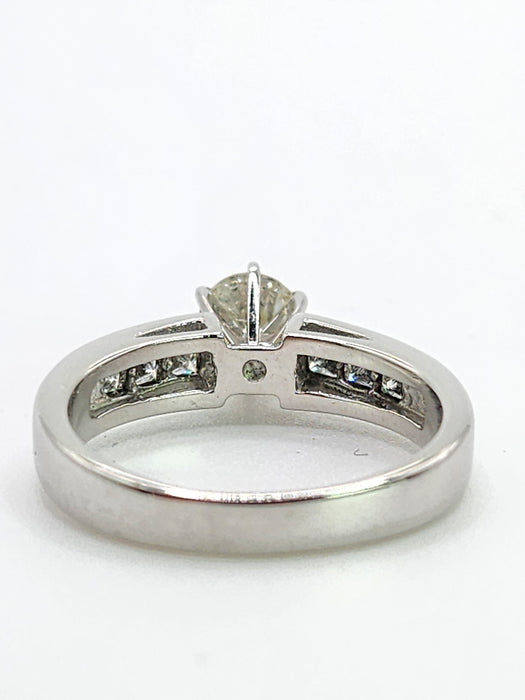 6517 Vintage: 14ct White Gold 1.40ct Diamond Solitaire (0.8ct) Ring with Princess Cut Shoulders