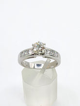 Cargar imagen en el visor de la galería, 1703: Vintage: 14ct White Gold Diamonds (1.4ct) Ring- Divine, Dazzling, Natural (0.8ct Centre stone)
