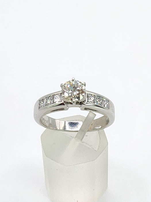 6517 Vintage: 14ct White Gold 1.40ct Diamond Solitaire (0.8ct) Ring with Princess Cut Shoulders