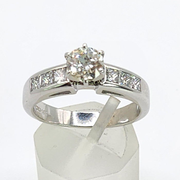6517 Vintage: 14ct White Gold 1.40ct Diamond Solitaire (0.8ct) Ring with Princess Cut Shoulders