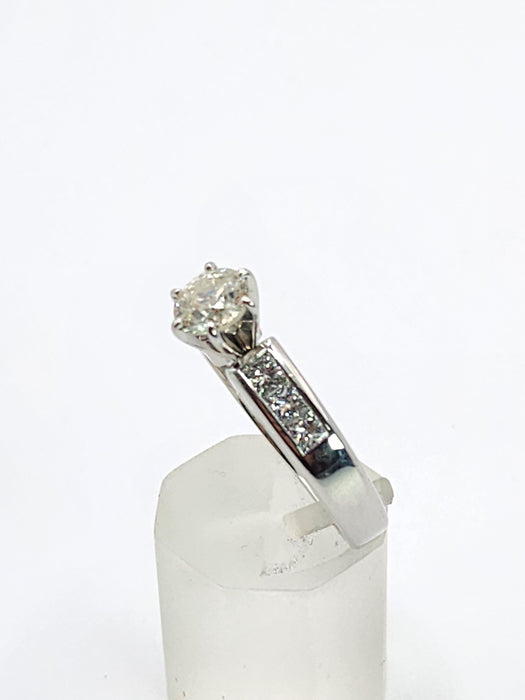 6517 Vintage: 14ct White Gold 1.40ct Diamond Solitaire (0.8ct) Ring with Princess Cut Shoulders