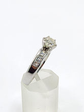 Cargar imagen en el visor de la galería, 1703: Vintage: 14ct White Gold Diamonds (1.4ct) Ring- Divine, Dazzling, Natural (0.8ct Centre stone)
