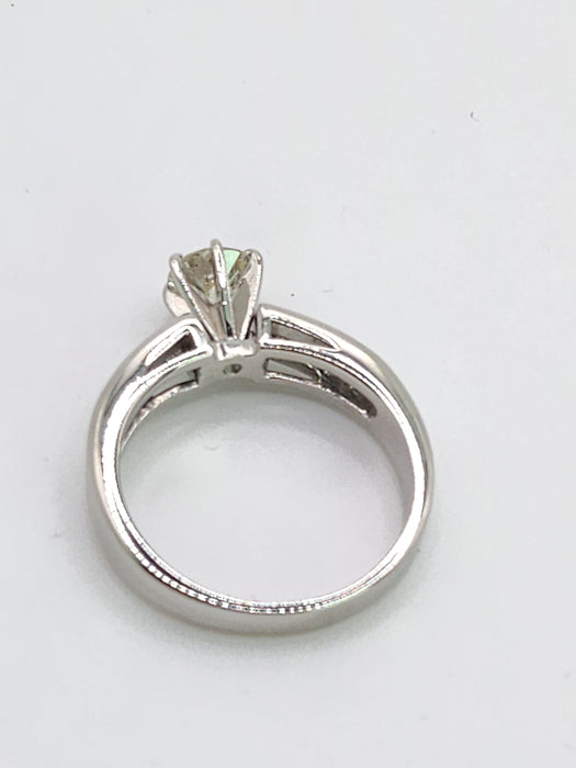 6517 Vintage: 14ct White Gold 1.40ct Diamond Solitaire (0.8ct) Ring with Princess Cut Shoulders