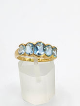 Cargar imagen en el visor de la galería, 1936: Vintage: 18ct Gold 5 Blue Aquamarines Stacker Dress Ring- Gorgeous
