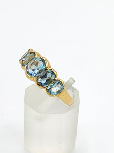 1936: Vintage: 18ct Gold 5 Blue Aquamarines Stacker Dress Ring- Gorgeous