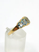 Cargar imagen en el visor de la galería, 1936: Vintage: 18ct Gold 5 Blue Aquamarines Stacker Dress Ring- Gorgeous
