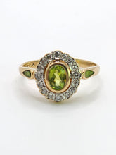 Cargar imagen en el visor de la galería, 1717: Vintage: 14ct Gold Peridot 16 Natural Diamonds Cluster Ring- Just lovely

