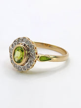 Cargar imagen en el visor de la galería, 1717: Vintage: 14ct Gold Peridot 16 Natural Diamonds Cluster Ring- Just lovely
