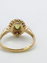 Cargar imagen en el visor de la galería, 1717: Vintage: 14ct Gold Peridot 16 Natural Diamonds Cluster Ring- Just lovely
