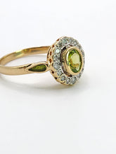 Cargar imagen en el visor de la galería, 1717: Vintage: 14ct Gold Peridot 16 Natural Diamonds Cluster Ring- Just lovely
