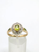 Cargar imagen en el visor de la galería, 1717: Vintage: 14ct Gold Peridot 16 Natural Diamonds Cluster Ring- Just lovely
