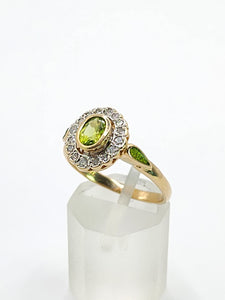 1717: Vintage: 14ct Gold Peridot 16 Natural Diamonds Cluster Ring- Just lovely