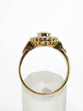 Cargar imagen en el visor de la galería, 1717: Vintage: 14ct Gold Peridot 16 Natural Diamonds Cluster Ring- Just lovely
