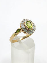 Cargar imagen en el visor de la galería, 1717: Vintage: 14ct Gold Peridot 16 Natural Diamonds Cluster Ring- Just lovely
