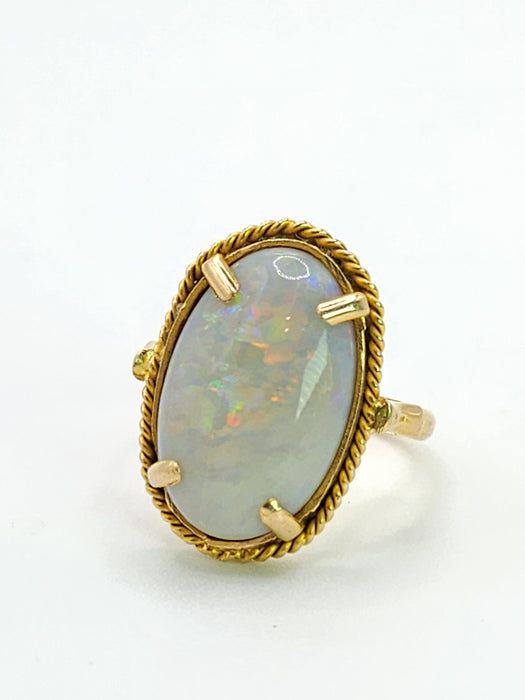 Vintage: 18ct Yellow Gold Vibrant Oval Cabochon White Opal Solitaire Ring - 6747