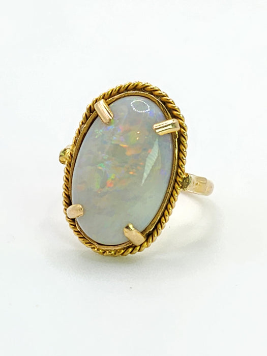 Vintage: 18ct Yellow Gold Vibrant Oval Cabochon White Opal Solitaire Ring - 6747