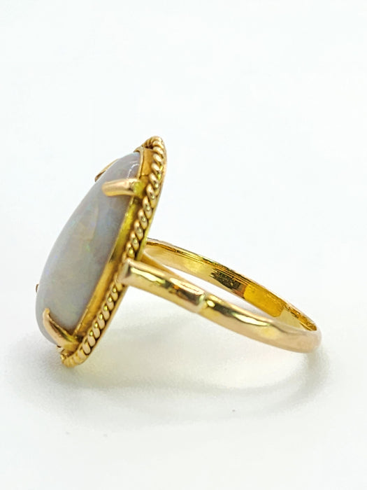 Vintage: 18ct Yellow Gold Vibrant Oval Cabochon White Opal Solitaire Ring - 6747