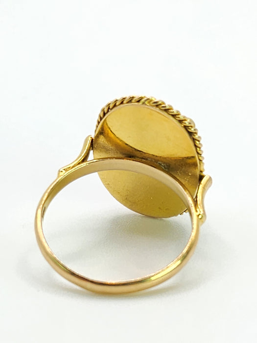 Vintage: 18ct Yellow Gold Vibrant Oval Cabochon White Opal Solitaire Ring - 6747