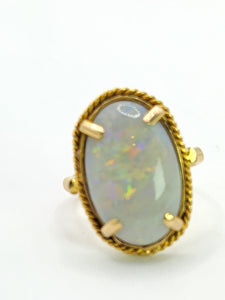 1907: Vintage: 18ct Gold Vibrant Oval Cabochon White Opal Solitaire- lovely colour play