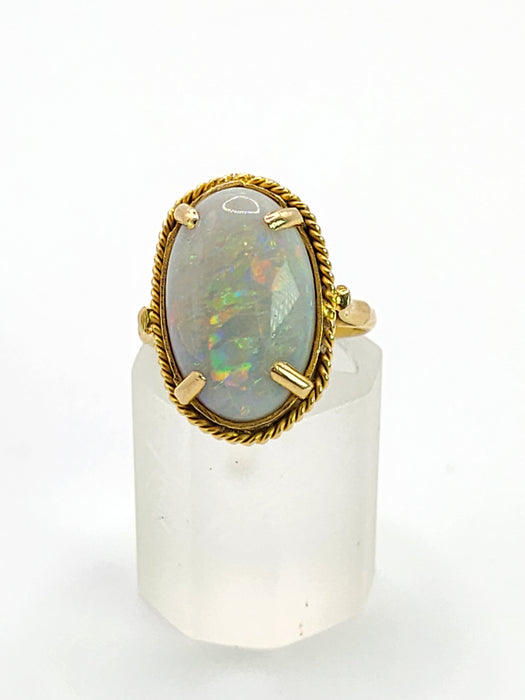 Vintage: 18ct Yellow Gold Vibrant Oval Cabochon White Opal Solitaire Ring - 6747